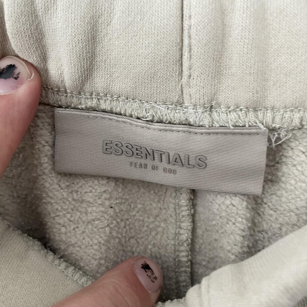 Fear Of God Essentials Sweat Shorts Mens Medium Beige Fleece 5 Inseam Casual - Picture 4 of 12